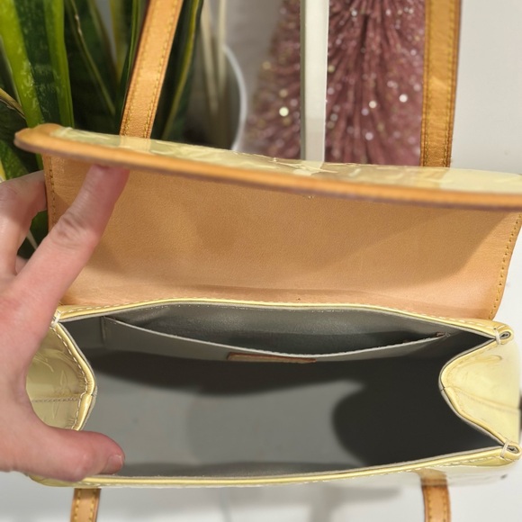 Authentic Vernis LV Bag - Picture 14 of 17